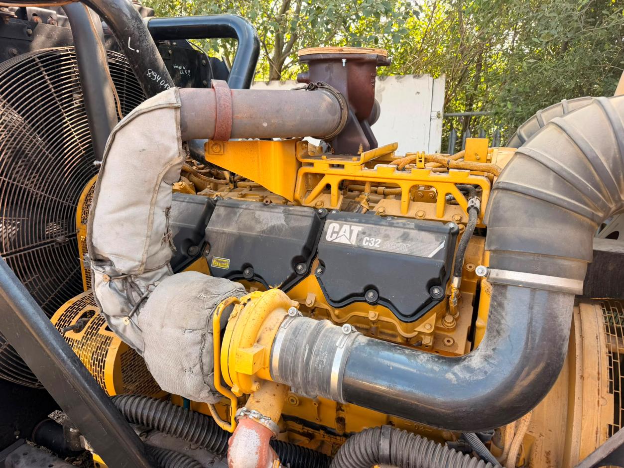 Engine and turbocharger - 2007 Caterpillar C32 used generator